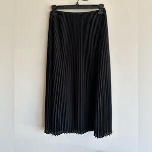 Aritzia Babaton Black Midi Pleated Skirt